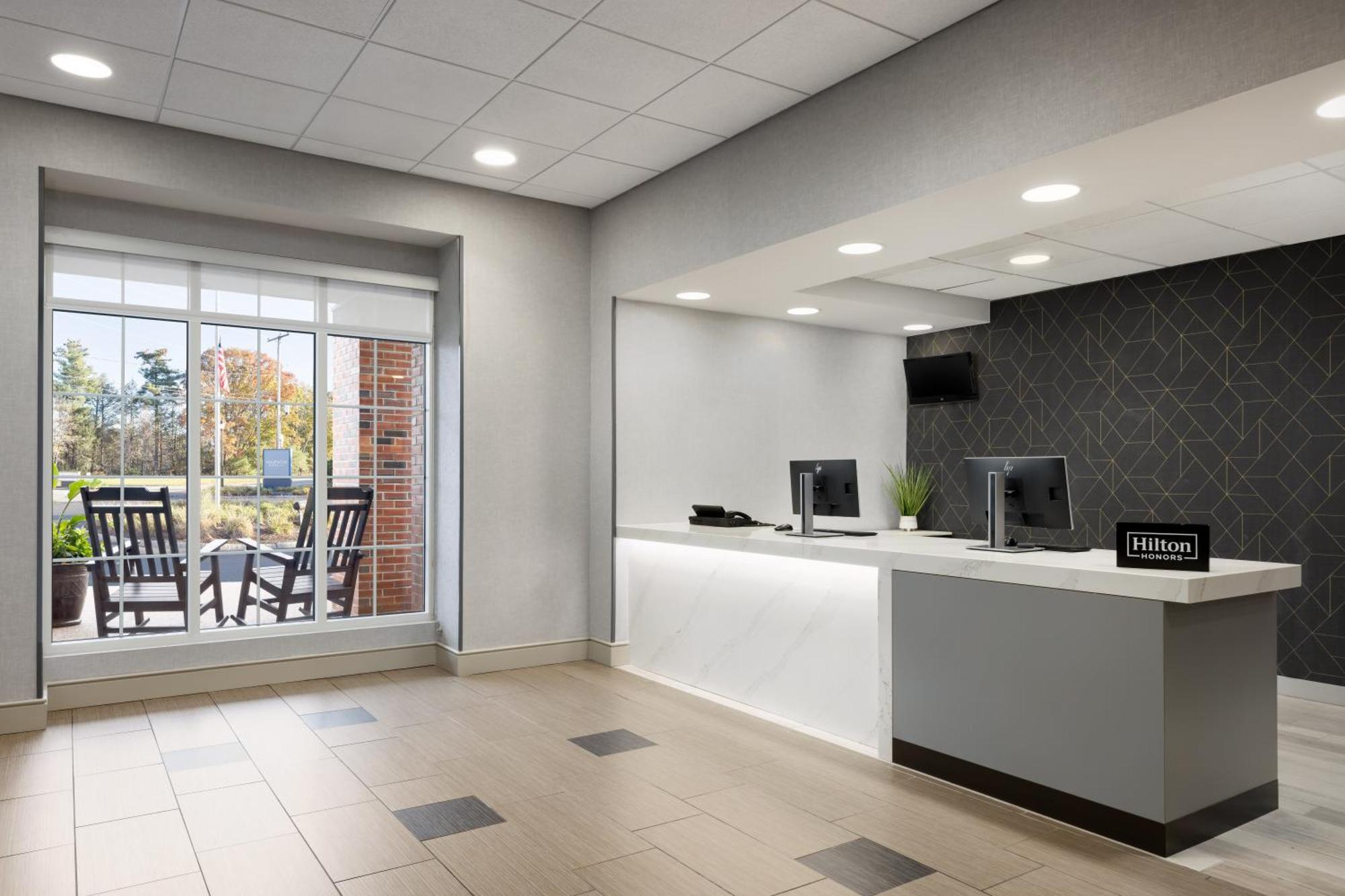 Homewood Suites By Hilton Manchester/Airport Esterno foto